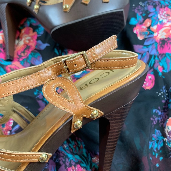 Icora Platform Heels - Picture 6 of 7